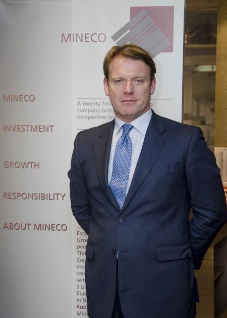 Doninik Roberts_Mineko R